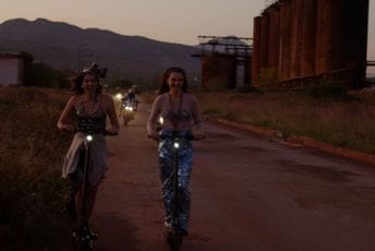 „Kad odrastanje počne da guši, možda je jedini izlaz da sve izgori“: U Podgorici završeno snimanje filma „Požari“ „Kad odrastanje počne da guši, možda je jedini izlaz da sve izgori“: U Podgorici završeno snimanje filma „Požari“