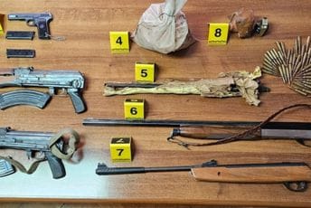 Od bombe do droge: Policija na niz lokacija na sjeveru oduzimala oružje i opijate