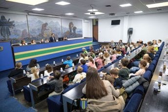 (FOTO/VIDEO) Raičević ugostio predškolce iz VJ “Pužić Veseljko” : Dječji osmjesi i radost ispunili Opštinu Bar