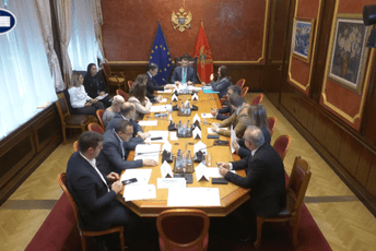 Poslanici vlasti i danas odbili da pozovu Kadića