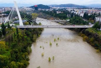 (VIDEO) Pogledajte kako izgleda Morača iz vazduha nakon obilnih padavina (VIDEO) Pogledajte kako izgleda Morača iz vazduha nakon obilnih padavina