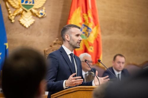 Spajić pred poslanicima: Premijerski sat zakazan za 30. mart