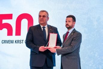 Crvenom krstu uručen Orden crnogorske zastave I stepena; Milatović: Priznanje organizaciji koja je u najtežim trenucima bila moralni oslonac društvu