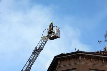 Veliki požar u Rijeci: Vatra progutala stanove, pronađeno tijelo