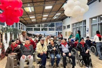 (VIDEO) Štićenici Doma "Grabovac" u Risnu obilježili Dan SFRJ