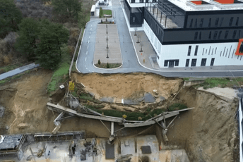 Veliki odron u Kragujevcu i dalje aktivan, odvalili se novi komadi asfalta