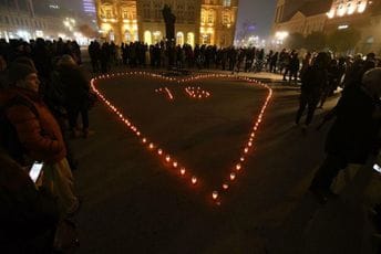 "16 ubijenih, nula odgovornih": Obilježeno 13 mjeseci od pada nadstrešnice, studenti poručuju da neće odustati "16 ubijenih, nula odgovornih": Obilježeno 13 mjeseci od pada nadstrešnice, studenti poručuju da neće odustati