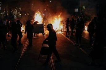 Bugarska: Hiljade ljudi na protestima protiv vlade, došlo do sukoba s policijom