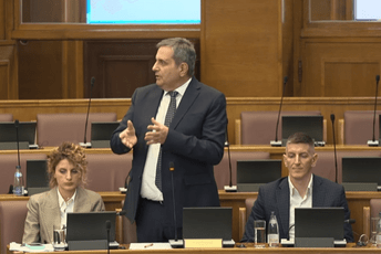 Huter: Obećavali ste besplatnu legalizaciju Podgoričanima 2018. godine; Radunović: Ja bih najradije kao Vučić - ali mora se državi nešto platiti