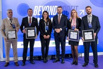 Dukaj uručio BFC SEE sertifikat crnogorskim opštinama: Primjer lokalnih uprava koje stvaraju kvalitetan poslovni ambijent Dukaj uručio BFC SEE sertifikat crnogorskim opštinama: Primjer lokalnih uprava koje stvaraju kvalitetan poslovni ambijent