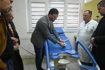 Misija OEBS-a obezbijedila ginekološki sto bolnici u Beranama: Omogućava ženama sa motoričkim invaliditetom i starijim pristup preventivnim pregledima Misija OEBS-a obezbijedila ginekološki sto bolnici u Beranama: Omogućava ženama sa motoričkim invaliditetom i starijim pristup preventivnim pregledima