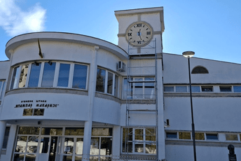 Obnovljen sat na OŠ "Štampar Makarije": Simbol škole ponovo otkucava Obnovljen sat na OŠ "Štampar Makarije": Simbol škole ponovo otkucava