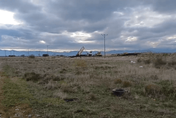 Stanovnici Omerbožovića tvrde: Kamioni ponovi istovaraju otpad van deponije