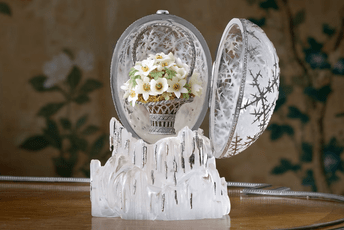 Nakon trominutnog nadmetanja: Faberžeovo Zimsko jaje prodato za rekordnih 30,2 miliona dolara Nakon trominutnog nadmetanja: Faberžeovo Zimsko jaje prodato za rekordnih 30,2 miliona dolara