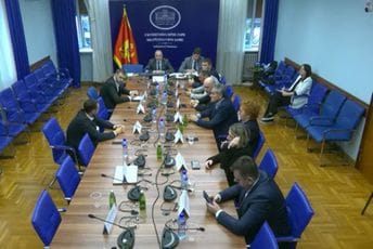 Rakočević: Izbor članova savjeta CBCG netransparentan, obavijestićemo EU institucije; Konatar: Apelujem da ne donosimo odluke koje će sutra biti problem