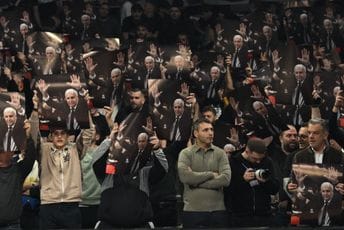 (VIDEO) Navijači Partizana izviždali košarkaše, puna Arena podržala Obradovića