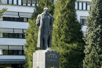 Slovenija: Odrubio glavu Titovom spomeniku, policija je pronašla u gepeku