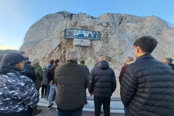 Građani Cetinja privremeno obustavljaju blokade nakon odluke o smjeni Gorana Jokića