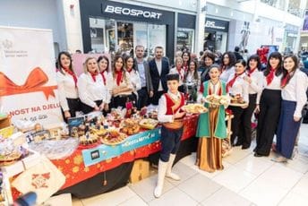 Dukaj na diplomatskom humanitarnom bazaru: Male stvari, učinjene s velikom ljubavlju, mijenjaju svijet