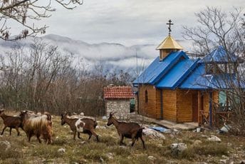 Nema obuke vojnika u Krivošijama, ali SPC gospodari