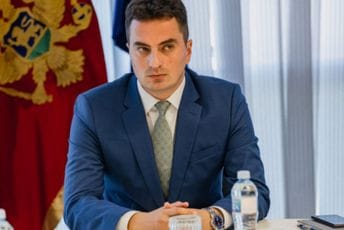 Šćekić: Crna Gora primjenjuje stroge međunarodne standarde u avijaciji