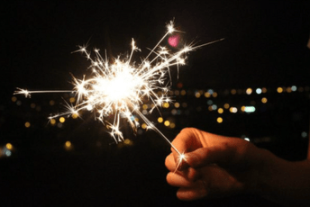 Majka na parkingu dala prskalicu djetetu: Izgorio auto, šteta 30 hiljada eura