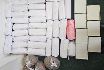 Nikšić: Policija pretresla manje trgovisnke objekte i teretna vozila, oduzeli 25 kilograma duvana i 75 paklica cigareta sa akciznom markicom druge države