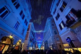 Rim je od večeras u prazničnom koloritu: Upaljeno 600.000 led sijalica, od toga ih je 100.000 na jelci