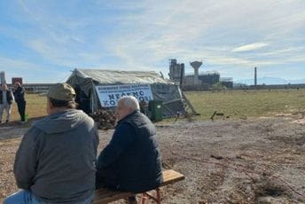 Kažić: Umjesto da se družimo sa đecom i unučadima mi moramo ovđe da stražarimo