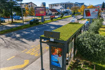 Podgorica: Postavljena  prva zelena nadstrešnica na autobuskom stajalištu