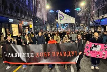 Beograd: Protestnom šetnjom studenti Pravnog fakulteta obilježili godišnjicu početka blokada, traže raspisivanje izbora