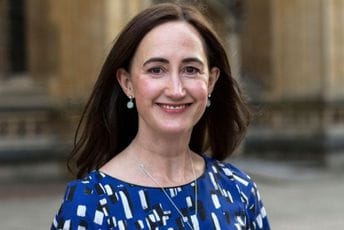 Preminula Sofi Kinsela, autorka čuvenog serijala "Kupoholičarka"