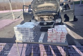 Sukobin: Državljanin Albanije sakrio 1.330 paklica cigarete ispod poklopca motora