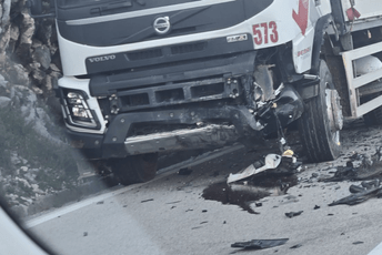 Sudar teretnjaka i automobila na putu Podgorica - Nikšić