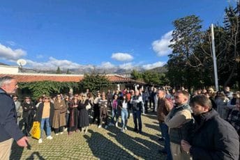 Radnici Budvanske rivijere će protestovati svakog dana: Zahtijevaju da se spriječi najavljeno rušenje hotelskog kompleksa Slovenska plaža