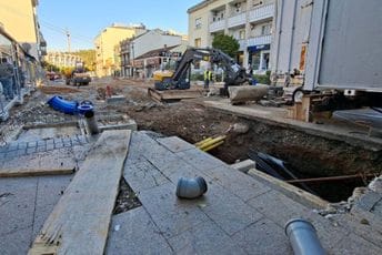 (FOTO) Radovi u Ulici slobode trajaće do kraja januara, rokovi produženi zbog "nepredviđenih okolnosti"