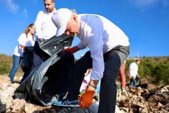 Šesta velika akcija nacionalne kampanje "Čuvaj da te čuva": Institucije, lokalne zajednice i civilni sektor udruženi u čišćenju Kotora Šesta velika akcija nacionalne kampanje "Čuvaj da te čuva": Institucije, lokalne zajednice i civilni sektor udruženi u čišćenju Kotora