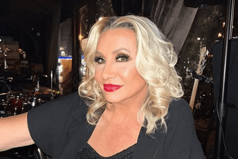 Vesna Zmijanac hitno operisana, pjevačici ugrađena tri stenta Vesna Zmijanac hitno operisana, pjevačici ugrađena tri stenta