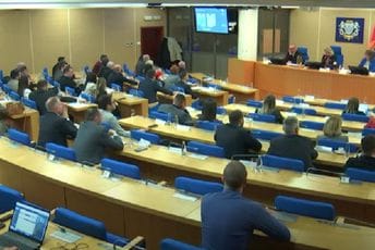 Odbornici sami sebi uvećavaju naknade sa 250 na 400 eura