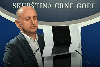 Knežević: Dobili smo ugovor - zatamnjen je potpuno, liči na porno kanale, ovo se ne može pročitati