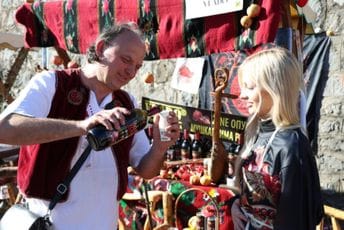 Pogledajte kako je bilo na otvaranju Maslinijade u Starom Baru: Haveriću i Asoviću glavna priznanja