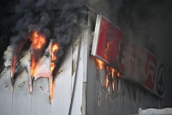 Ljubljana: Veliki požar u Sparovom skladištu, više od 300 vatrogasaca gasi vatru