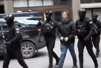 (VIDEO) Srbiji iz Hrvatske izručen osumnjičeni za ubistvo škaljaraca u Atini 2020.