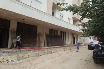 U centru Nikšića nelegalna gradnja, nebezbjedna saobraćajnica i obespravljeni građani