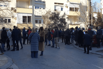 Počeo skup ispred UP: Građani se "samoprijavljuju"