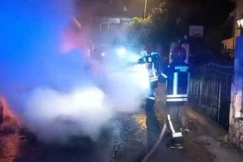 Šušanj: Ispred porodične kuće izgorio automobil