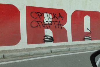 "Da je vječna CG" ponovo u tunelu na Njegušima: Natpis "Crna Gora srpska Sparta" uklonjen, počinilac protjeran, štetu sanirali Cetinjani