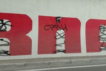 UP o skrnavljenju crnogorskog grafita na Njegušima: Uhapšena trojica državljana Srbije, odgovaraće prekršajno