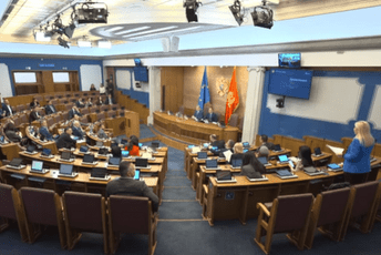 Milatović: Problem Crne Gore je što se u Skupštini govore poluistine; Marković: Uvrijedili ste me