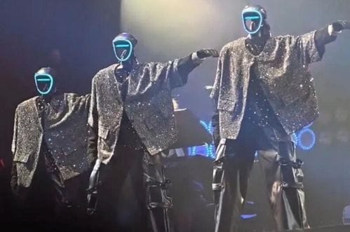 (VIDEO) Plesna tačka humanoidnih robota na koncertu u Čengduu oduševila korisnike društvenih mreža